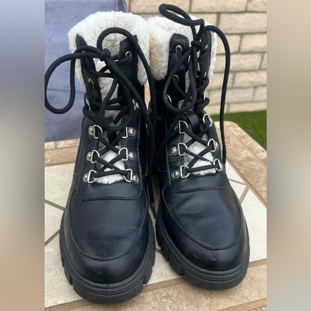 Black Qupid Boots with fur